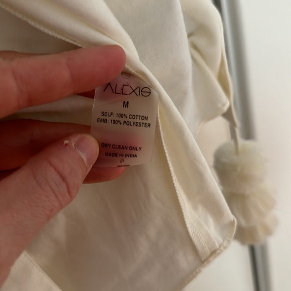 Alexis blouse with snap closure and tassel neck tie - Picture 4 of 5